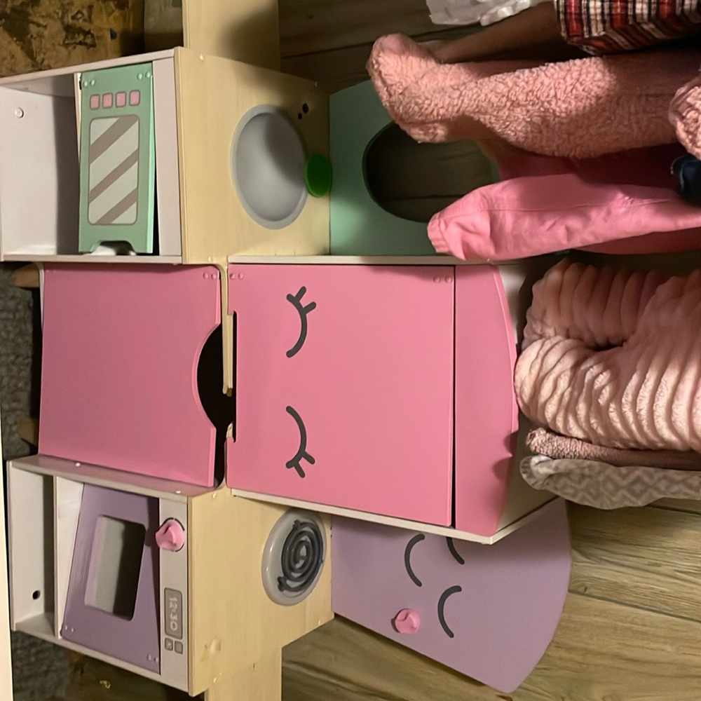 Kid Kraft wood kitchen